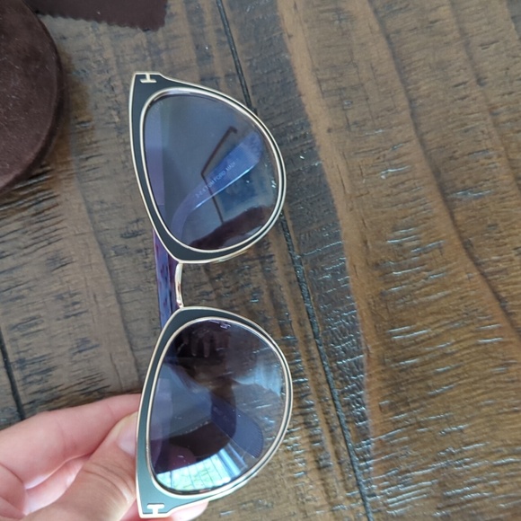 Tom Ford Sunglass - Photos taken of serial number - please review Cat Ey… - Picture 2 of 11